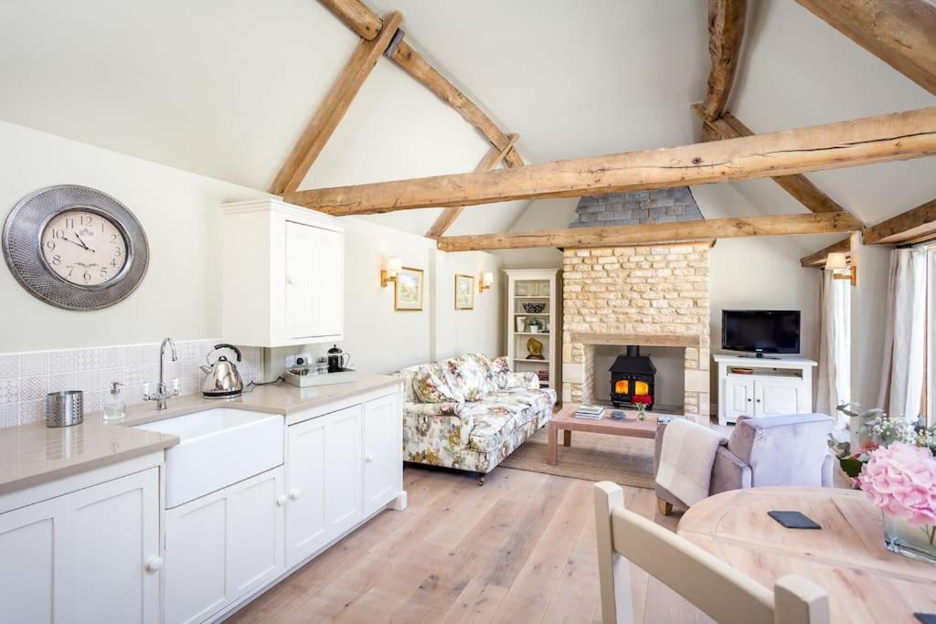 Clematis Cottage Cheltenham Extérieur photo